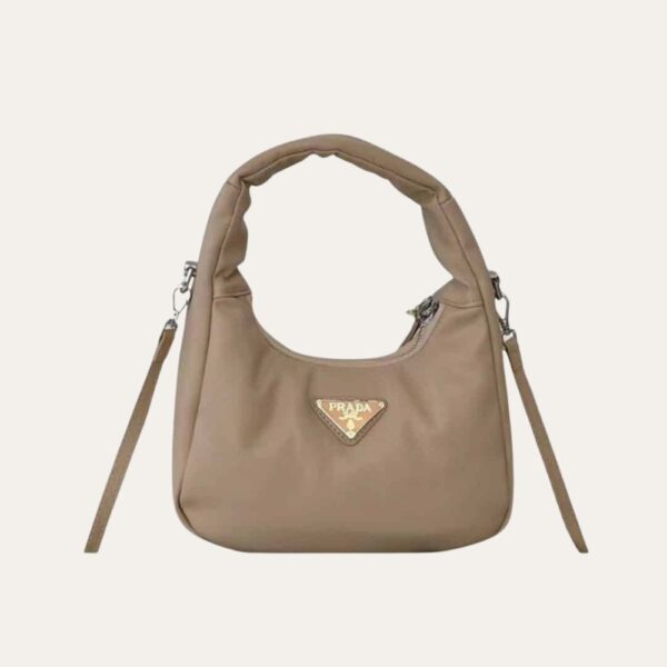 Prada 软垫 Nappa 皮革包袋 米色 8.3 英寸