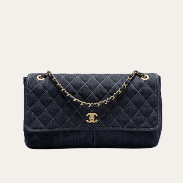 Chanel 牛仔布经典翻盖单肩包深蓝色牛仔布 16.9 英寸
