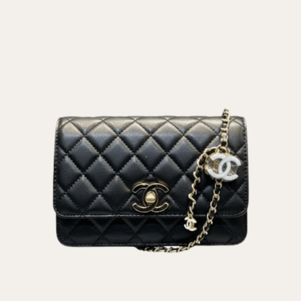 Chanel 硬币吊饰翻盖包袋黑色 7.5 英寸