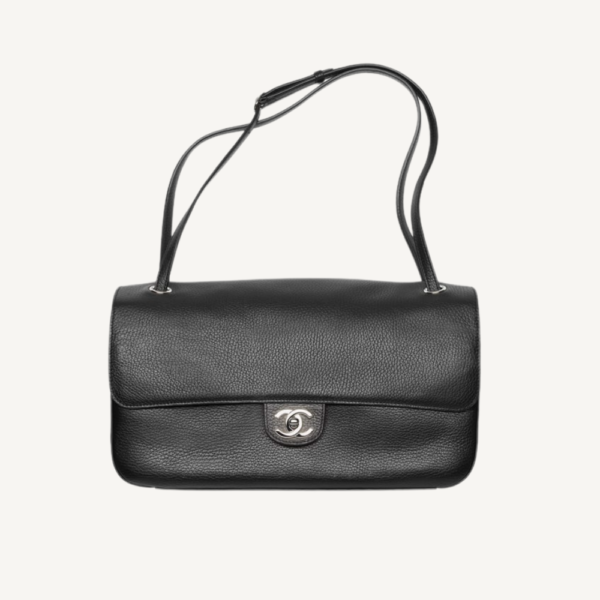 Chanel Maxi Flap 包袋黑色银色五金配件 12.6 英寸